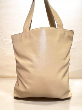 AUTH CHANEL Embossed CC Maximal Tote Bag in Caramel Leather Series 6 AUTHENTIC